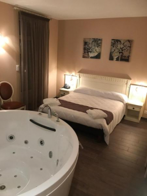  Hôtel Les Minotiers  Мирпуа